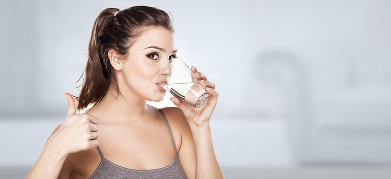 Benefícios de beber água com estômago vazio
